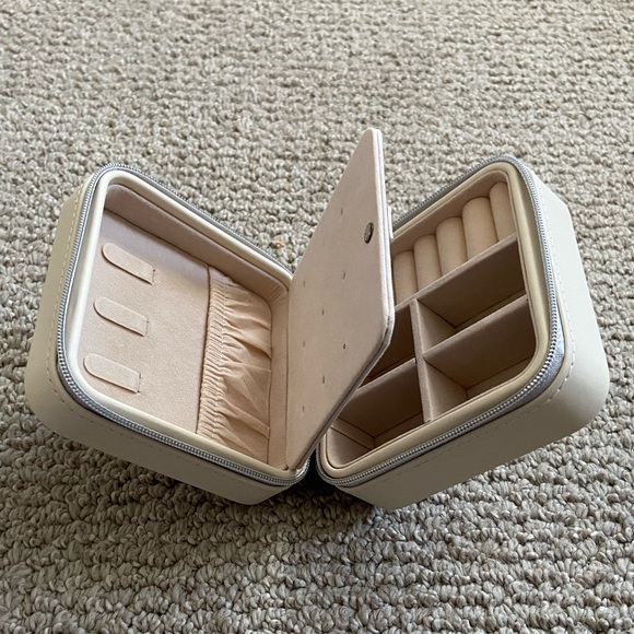 Gabriel & Co. Travel Jewelry Case (NWOT) - Picture 6 of 14